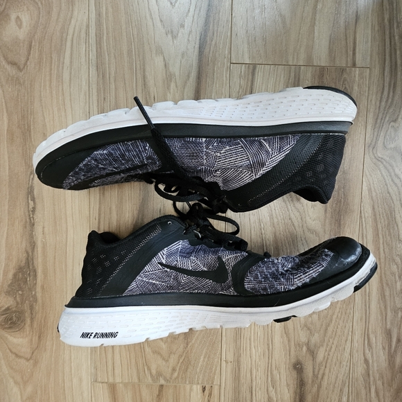 Nike FS Lite Run 3 Sneakers Womens Performace Running Shoe  Size 9 Black/Gray - Picture 2 of 11